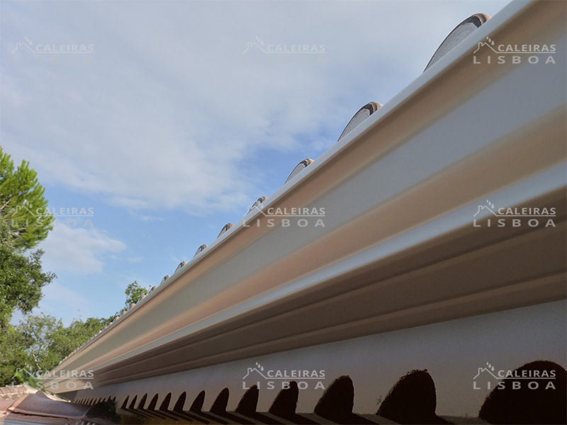 Caleira sem emenda em Aluminio Lacado